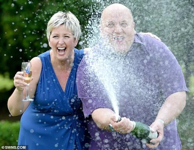 Các cặp vợ chồng không thoát được lời nguyền trúng số ảnh 1