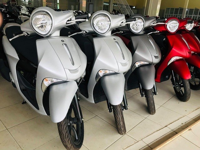 Giá Honda SH đắt khách tăng mạnh, Yamaha ế ẩm hạ giá chênh ảnh 1