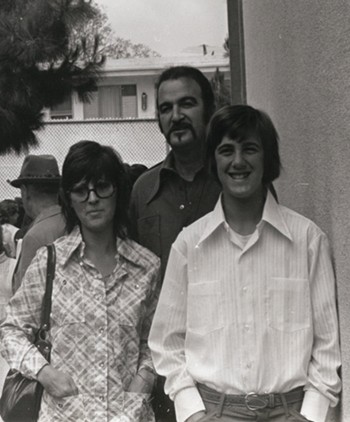 Ca sĩ mất tích sau khi hát về UFO ảnh 1