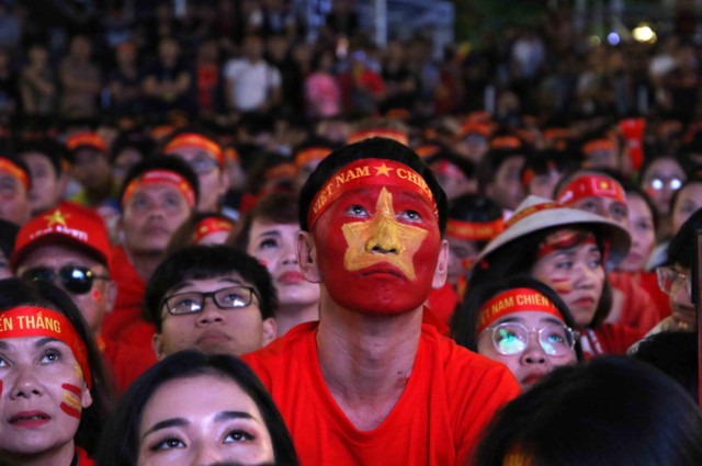 Người hâm mộ “rực cháy” cùng chiến thắng của đội tuyển U22 Việt Nam ảnh 4 Người hâm mộ “rực cháy” cùng chiến thắng của đội tuyển U22 Việt Nam ảnh 4