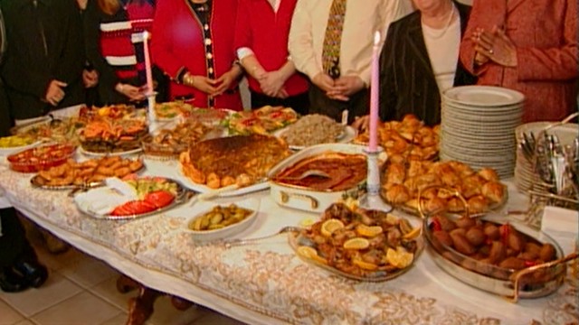 13 phong tục đón Giáng sinh “kỳ cục” nhất trên thế giới ảnh 4