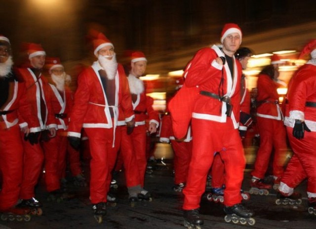 13 phong tục đón Giáng sinh “kỳ cục” nhất trên thế giới ảnh 7