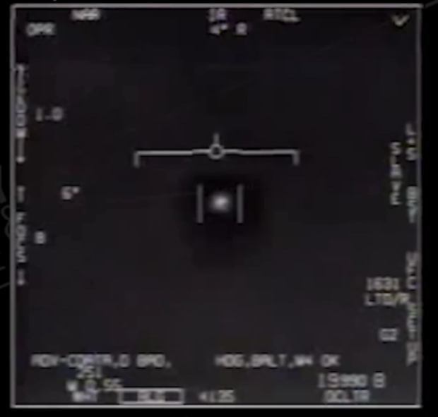 Phi công Mỹ kể lại lần đụng độ UFO 15 năm trước ảnh 1