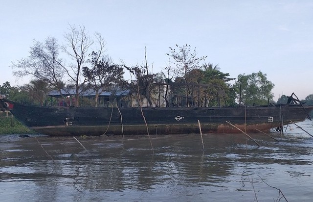 Cháy tàu du lịch 2 tầng, thiệt hại tiền tỷ ảnh 1