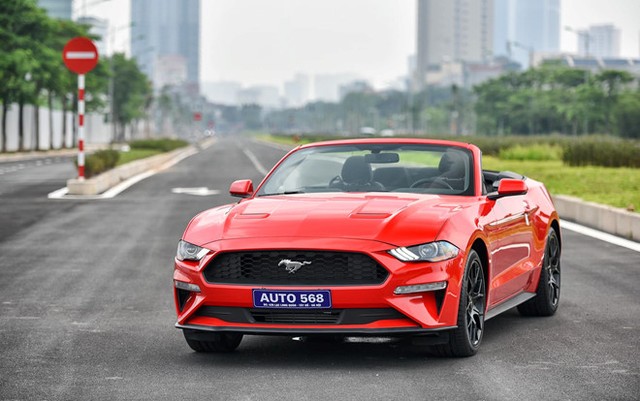 Ford Mustang 2018 mui trần giá hơn 3 tỉ đồng tại Việt Nam ảnh 1