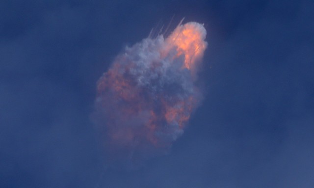 Thử nghiệm của Elon Musk: Tên lửa Falcon 9 nổ tung như pháo hoa giữa không trung ảnh 1