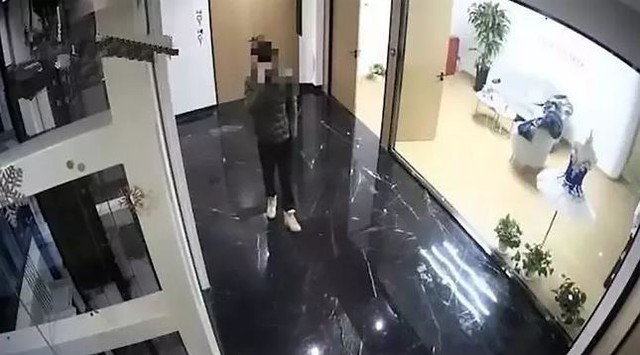 Liên tục bị giục cưới, chàng thanh niên cố tình để cảnh sát bắt để “né“ ảnh 1