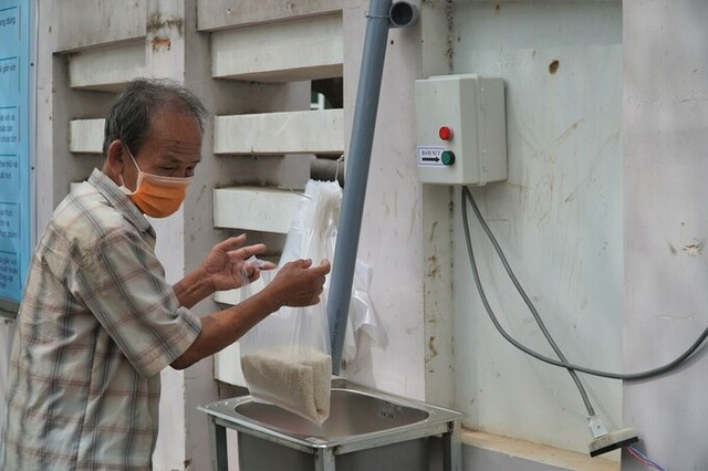'ATM gạo' lan tỏa đến nhiều địa phương ảnh 1