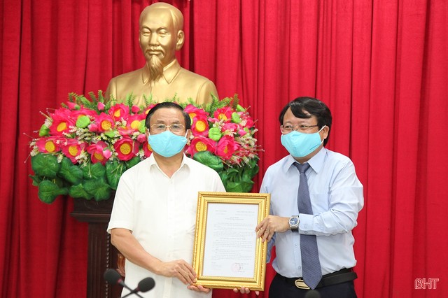 Công bố quyết định điều động 2 Ủy viên Ban Thường vụ Tỉnh ủy Hà Tĩnh ảnh 1