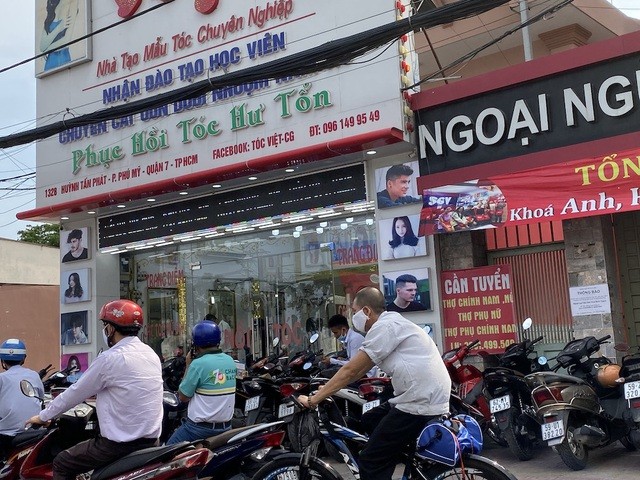 TP.HCM cho phép taxi, xe khách hoạt động ảnh 1