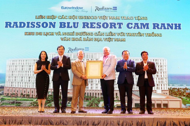 Movenpick Resort Cam Ranh và Radisson Blu Resort Cam Ranh nhận danh hiệu 5 sao  ảnh 1