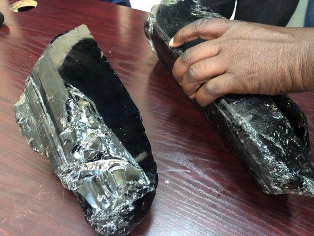 Đổi đời trở thành triệu phú sau một đêm, người thợ mỏ vẫn quyết định chọn cuộc sống nuôi bò ảnh 1