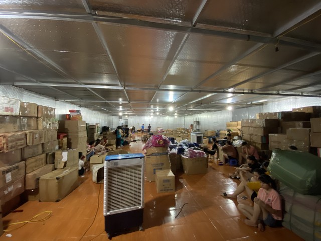 Truy quét kho hàng “khủng” bán đồ rởm trên Facebook, mỗi ngày chốt 200 đơn ảnh 1