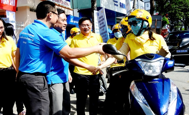 Hai ngày, gần 90.000 người tham gia bảo hiểm xã hội tự nguyện và bảo hiểm y tế hộ gia đình ảnh 1