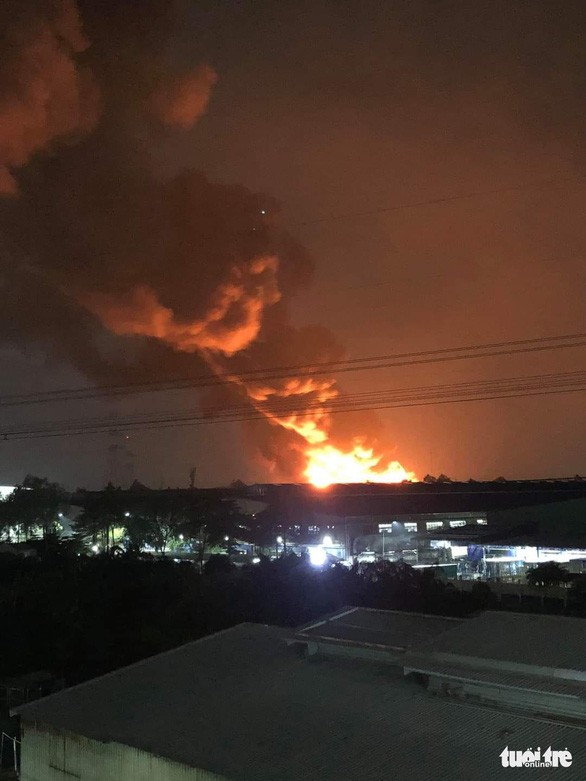 Khoảng 4.000m2 kho hàng gia dụng Công ty Sunhouse miền Nam bị thiêu rụi ảnh 1