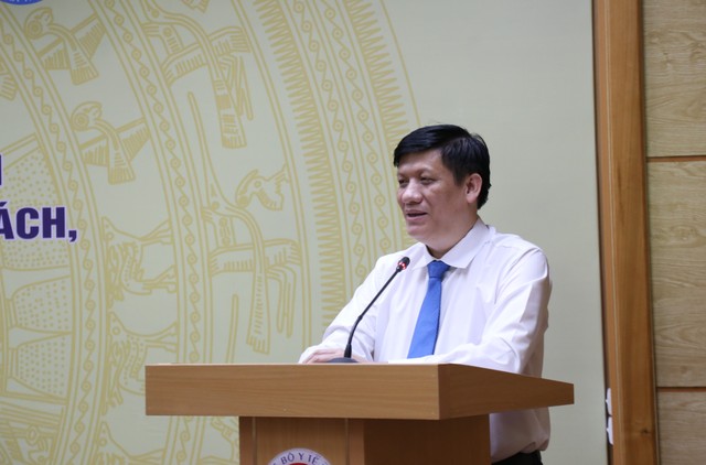 Quyền Bộ trưởng Bộ Y tế Nguyễn Thanh Long phát biểu khai mạc buổi lễ.