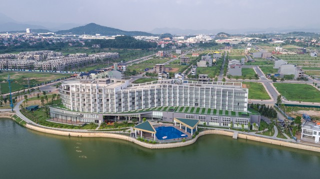 Khách sạn DIC Star Vĩnh Phúc với 265 phòng nghỉ, 30 biệt thự cao cấp, hiện đại.