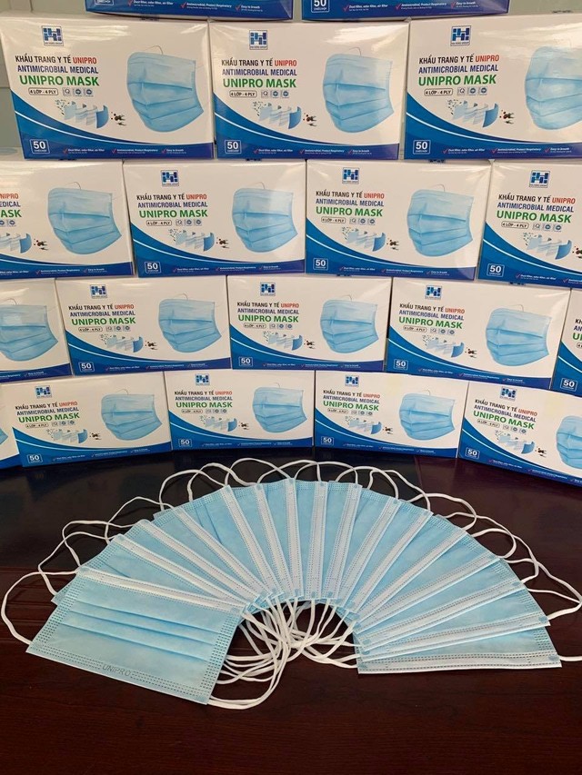 Giá khẩu trang hiện chỉ còn khoảng 700-800 nghìn đồng/thùng.