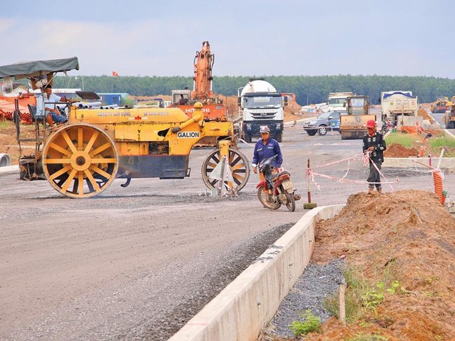 Khẩn trương thi công hạ tầng Khu tái định cư Sân bay Long Thành. Khẩn trương thi công hạ tầng Khu tái định cư Sân bay Long Thành.