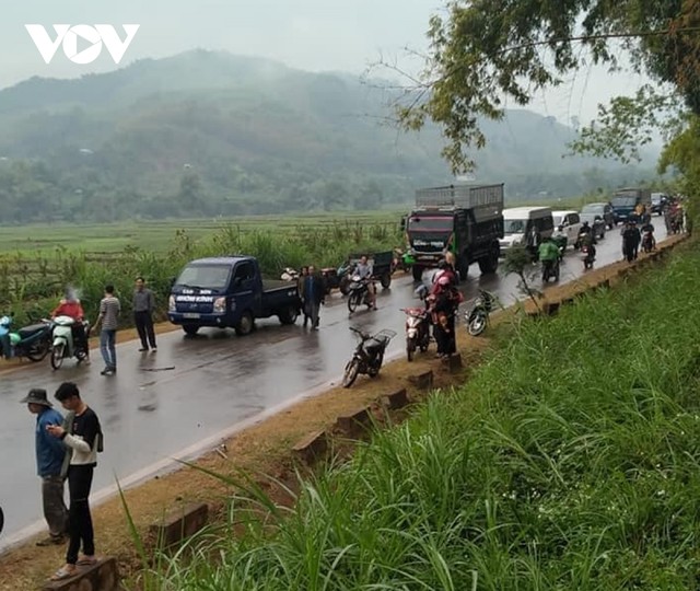 Vụ tai nạn gây ách tắc giao thông trong hơn 1 tiếng đồng hồ. Vụ tai nạn gây ách tắc giao thông trong hơn 1 tiếng đồng hồ.