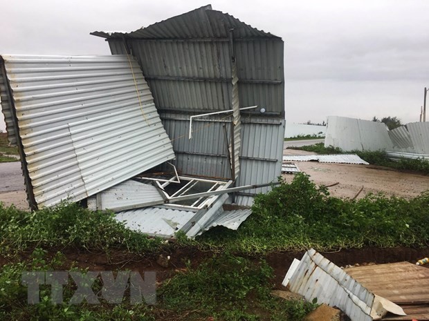 Bão số 13 gây hư hại nhiều nhà dân ở Quảng Trị. (Ảnh: Hồ Cầu/TTXVN). Bão số 13 gây hư hại nhiều nhà dân ở Quảng Trị. (Ảnh: Hồ Cầu/TTXVN).