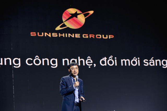 Ông Nguyễn Văn Minh - Phó Tổng Giám đốc Công nghệ của Sunshine Group giới thiệu các giải pháp công nghệ tại sự kiện. Ông Nguyễn Văn Minh - Phó Tổng Giám đốc Công nghệ của Sunshine Group giới thiệu các giải pháp công nghệ tại sự kiện.