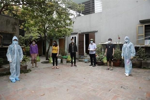 Nhóm Thiện nguyện Đại An trao thực phẩm cứu trợ cho công nhân thuê trọ tại thị trấn Lai Cách, huyện Cẩm Giàng (Hải Dương). (Ảnh: Mạnh Minh/TTXVN). Nhóm Thiện nguyện Đại An trao thực phẩm cứu trợ cho công nhân thuê trọ tại thị trấn Lai Cách, huyện Cẩm Giàng (Hải Dương). (Ảnh: Mạnh Minh/TTXVN).