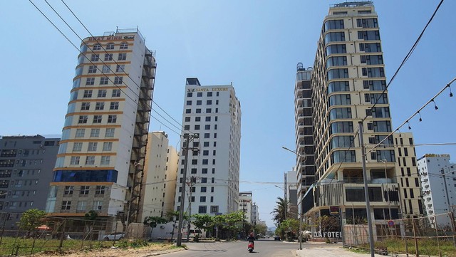 Các khách sạn được rao bán tập tại khu vực ven biển quận Ngũ Hành Sơn và Sơn Trà.