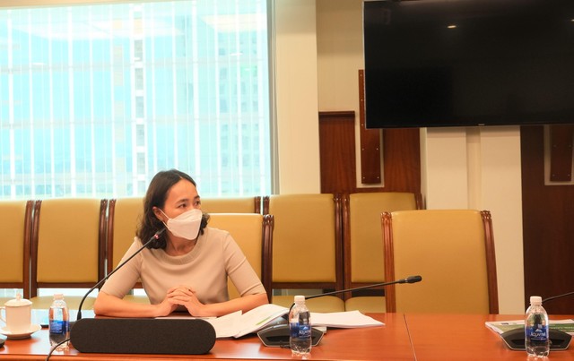 Bà Nguyễn Thị Kim Oanh , Phó tổng giám đốc Vietcombank, Trưởng BTK dự án phát biểu tại lễ khởi động. Bà Nguyễn Thị Kim Oanh , Phó tổng giám đốc Vietcombank, Trưởng BTK dự án phát biểu tại lễ khởi động.