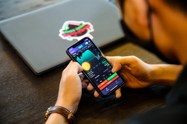 Huyền thoại Phái sinh là thao trường mới lạ, nơi mọi nhà đầu tư đều có thể thử sức.