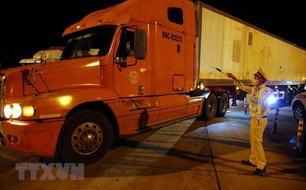 Vận tải hàng hóa cần được ưu tiên để tránh đứt chuỗi cung ứng. (Ảnh: TTXVN).