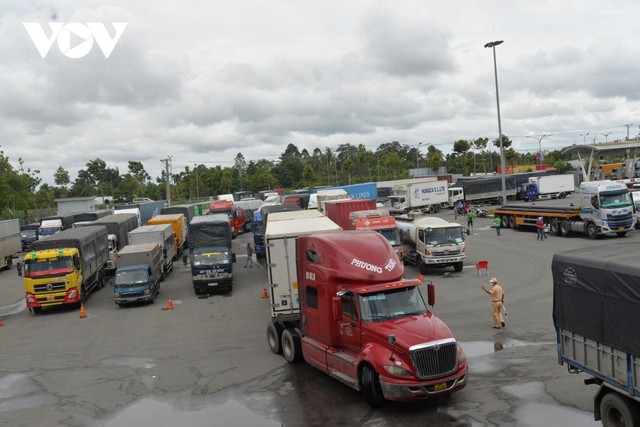 Nguyên nhân của sự việc xuất phát từ quy định “phải đăng ký trước” và “sang xe, đổi tài” của TP. Cần Thơ trong những ngày vừa qua.