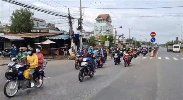 Người dân về quê sau khi Thành phố Hồ Chí Minh nới lỏng giãn cách. (Ảnh: TTXVN phát).