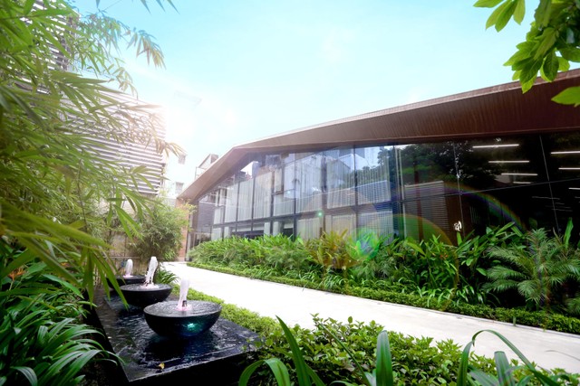 Công ty Cổ phần Chứng khoán VPS gây ấn tượng mạnh với không gian làm việc mở, thiết kế hiện đại, phóng khoáng thể hiện nét văn hóa doanh nghiệp độc đáo và đầy năng lượng.