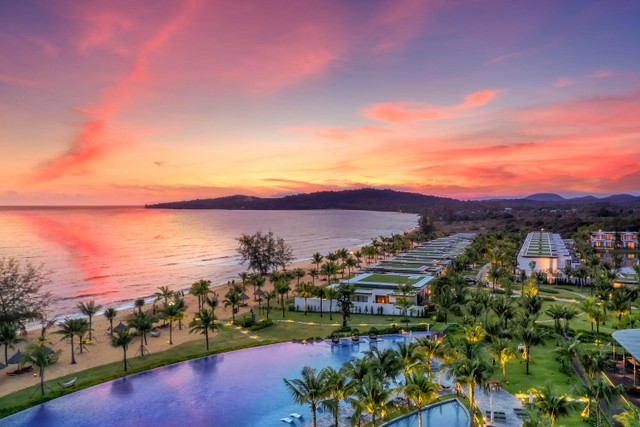 Những căn villas riêng tư với tầm view “triệu đô” hiếm có nằm trên bãi biển thoải dài tại Mövenpick Villas &amp; Residences Phú Quốc.