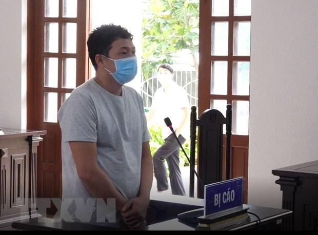 Một bị cáo tại phiên tòa xét xử sơ thẩm về tội “làm lây lan dịch bệnh truyền nhiễm nguy hiểm cho người”. (Ảnh: Công Thử/TTXVN). Một bị cáo tại phiên tòa xét xử sơ thẩm về tội “làm lây lan dịch bệnh truyền nhiễm nguy hiểm cho người”. (Ảnh: Công Thử/TTXVN).