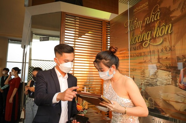 Khách hàng tới trải nghiệm sự kiện “Về nhà, về Mövenpick Phú Quốc”.