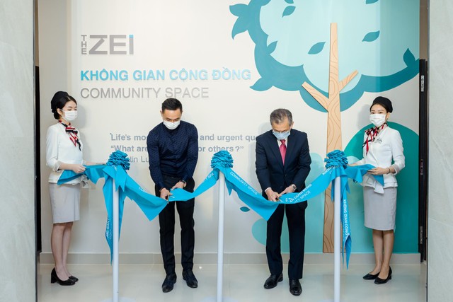 Ông Nguyễn Anh Tuấn - Phó chủ tịch Tập đoàn HDMon Holdings và ông Tsuchiya Masahiro - Tổng giám đốc Visaho cắt băng khai trương Không gian cộng đồng The Zei.