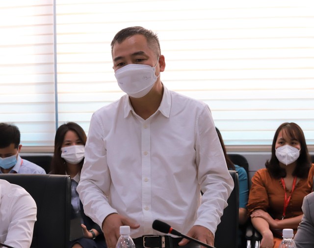 PGS. TS. BS. Nguyễn Lân Hiếu - Giám đốc Bệnh viện Đại Học Y Hà Nội và Giám đốc Bệnh viện điều trị người bệnh COVID-19 gửi lời cảm ơn đến Ban lãnh đạo và tập thể cán bộ nhân viên MB vì sự hỗ trợ kịp thời từ phía MB.