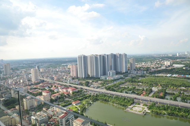 Tầm view hồ điều hòa đắt giá từ căn hộ trục Greenview của The Zei.