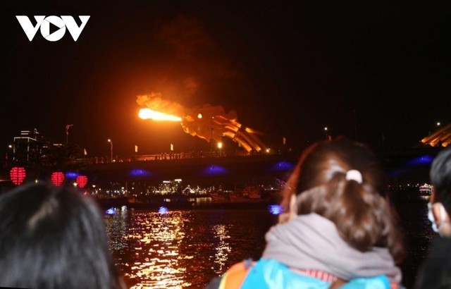 Thành phố Đà Nẵng cho phép tổ chức phun lửa, phun nước tại cầu Rồng trở lại để phục vụ khách du lịch.