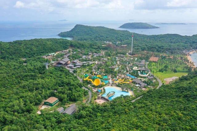 Công viên nước Aquatopia trên đảo Hòn Thơm.