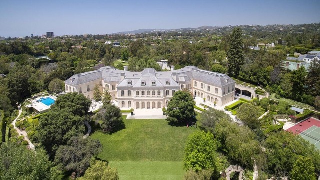 Chuyên gia nhận định biệt thự của tỷ phú Jeff Bezos sở hữu vị thế hoàn mỹ hiếm có trên đồi Beverly. (Ảnh: Cafeland).