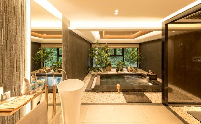Bể tắm khoáng nóng chuẩn Nhật trong từng căn biệt thự.