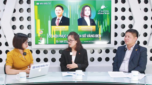 Ông Bùi Ngọc Dương, Tổng giám đốc BSR (ngoài cùng bên phải) và bà Hoàng Việt Phương, Giám đốc Trung tâm Phân tích và tư vấn đầu tư SSI (ngồi giữa) tham gia talkshow "Chọn danh mục" kỳ 10.