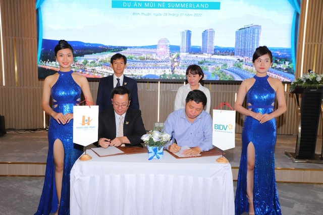 Đại diện Hưng Lộc Phát Group và Ngân hàng BIDV chi nhánh Bình Thuận ký kết văn bản thỏa thuận hợp tác tài trợ vốn cho dự án Mũi Né Summerland. Đại diện Hưng Lộc Phát Group và Ngân hàng BIDV chi nhánh Bình Thuận ký kết văn bản thỏa thuận hợp tác tài trợ vốn cho dự án Mũi Né Summerland.
