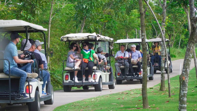 Du khách tìm hiểu về nhiều loại hình du lịch như: Gofl, sông nước, vườn trái cây... tại Long An.