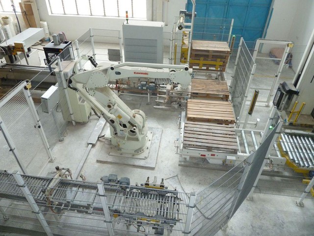 Một dây chuyền sản xuất tại nhà máy của Công ty TNHH Kaolin Quảng Bình Bohemia.