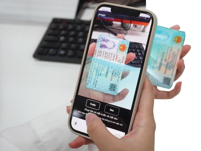 Giải pháp FPT.IDCheck giúp phát hiện giả mạo xác thực qua căn cước công dân gắn chip với độ chính xác cao. Giải pháp FPT.IDCheck giúp phát hiện giả mạo xác thực qua căn cước công dân gắn chip với độ chính xác cao.