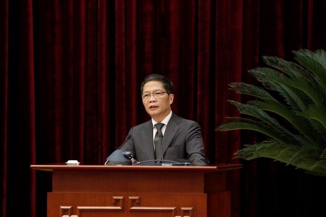 Trưởng Ban Kinh tế Trung ương Trần Tuấn Anh trình bày báo cáo về một số nội dung chủ yếu của Nghị quyết. (Ảnh: dangcongsan.vn). Trưởng Ban Kinh tế Trung ương Trần Tuấn Anh trình bày báo cáo về một số nội dung chủ yếu của Nghị quyết. (Ảnh: dangcongsan.vn).